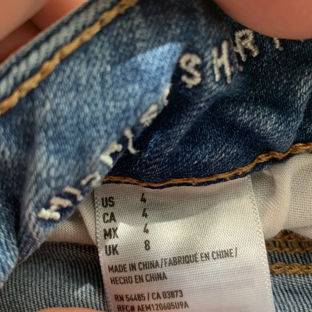 American Eagle AEO High Rise Shorties Size 4 Super Stretch Distressed Shorts EUC